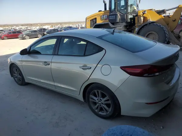 5NPD84LF9HH015645 2017 HYUNDAI ELANTRA - Image 2