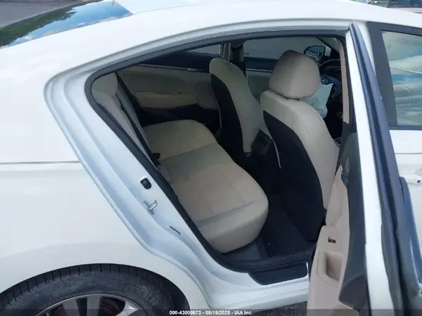 5NPD84LF9HH021364 2017 HYUNDAI ELANTRA - Image 8