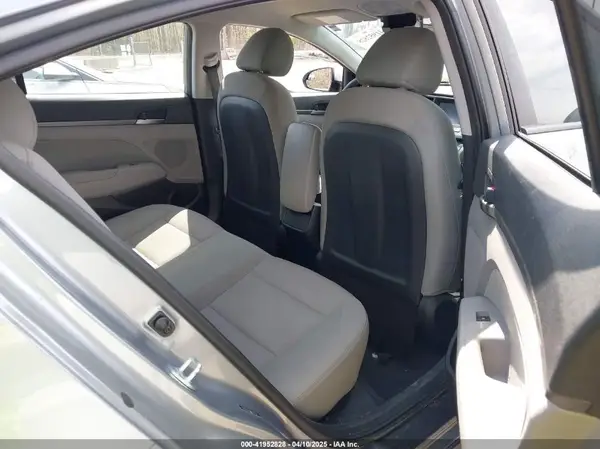5NPD84LF9HH027164 2017 HYUNDAI ELANTRA - Image 8