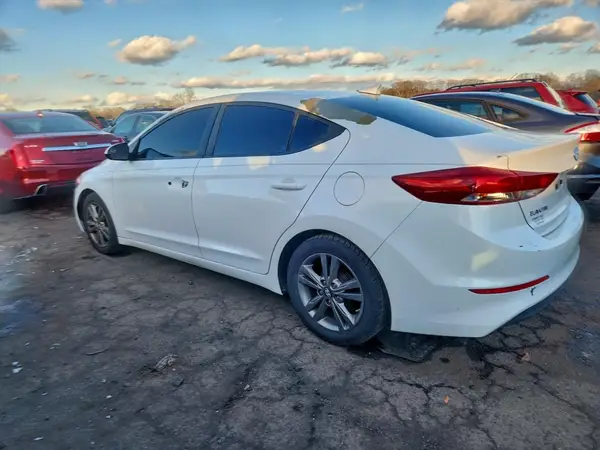 5NPD84LF9HH063212 2017 HYUNDAI ELANTRA - Image 2