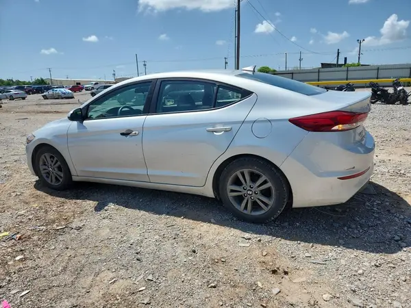 5NPD84LF9HH069740 2017 HYUNDAI ELANTRA - Image 2