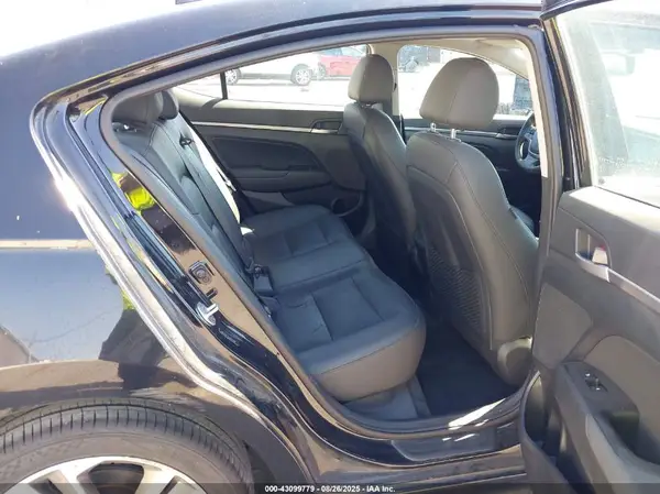 5NPD84LF9HH071858 2017 HYUNDAI ELANTRA - Image 8