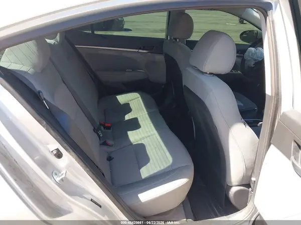 5NPD84LF9HH074825 2017 HYUNDAI ELANTRA - Image 8