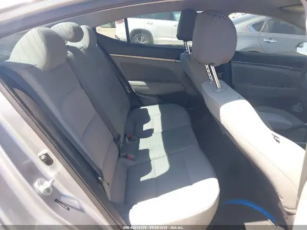 5NPD84LF9HH075991 2017 HYUNDAI ELANTRA - Image 8