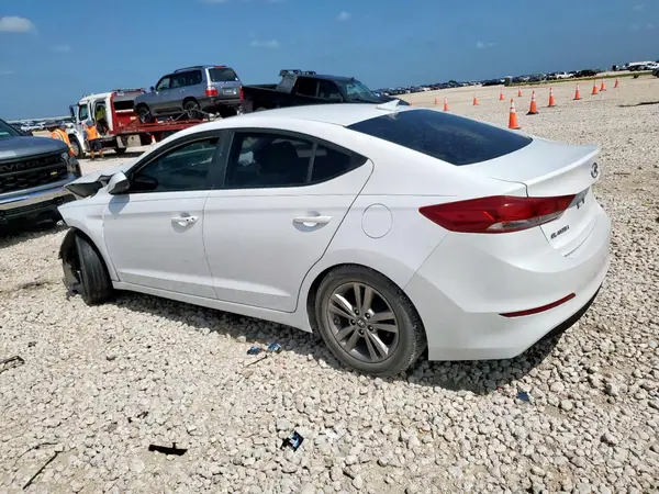 5NPD84LF9HH114630 2017 HYUNDAI ELANTRA - Image 2
