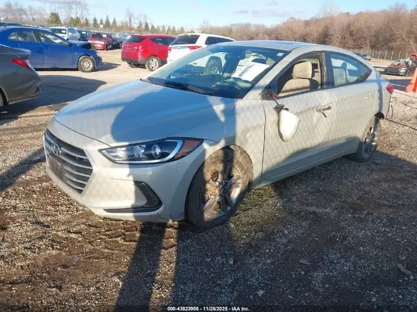 5NPD84LF9HH122775 2017 HYUNDAI ELANTRA - Image 2