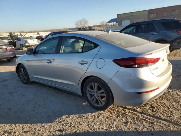 5NPD84LF9HH137132 2017 HYUNDAI ELANTRA - Image 2