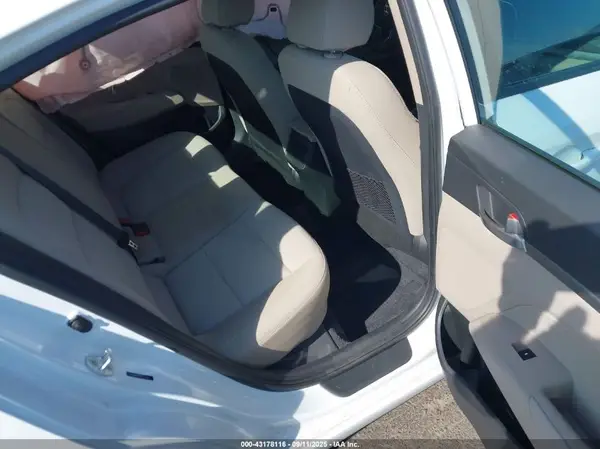 5NPD84LF9HH182166 2017 HYUNDAI ELANTRA - Image 8