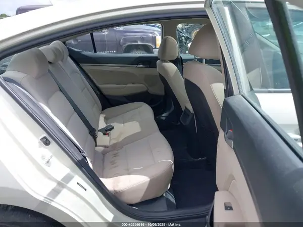 5NPD84LF9HH202870 2017 HYUNDAI ELANTRA - Image 8
