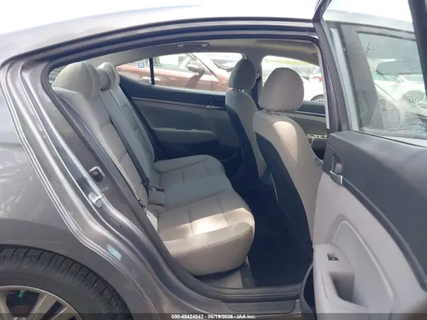 5NPD84LF9J8260032 2018 HYUNDAI ELANTRA - Image 8