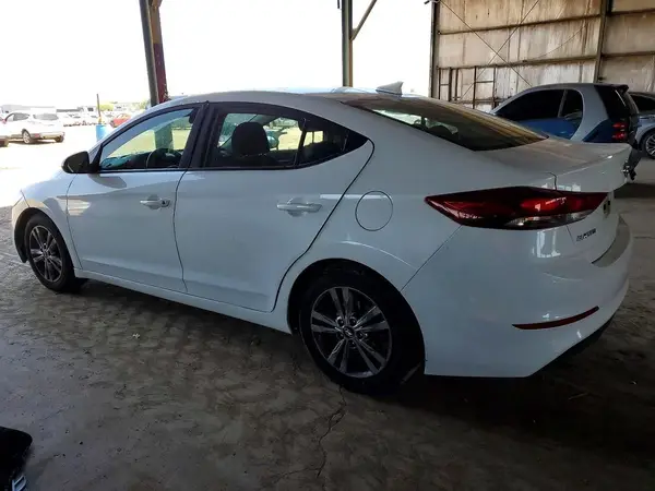 5NPD84LF9JH213227 2018 HYUNDAI ELANTRA - Image 2
