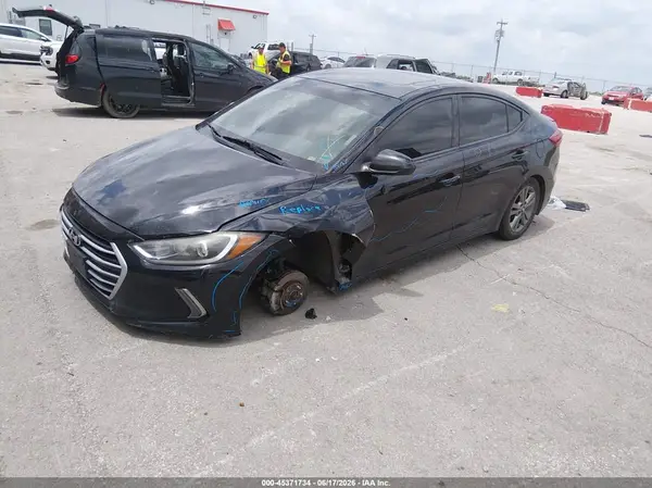 5NPD84LF9JH217035 2018 HYUNDAI ELANTRA - Image 2