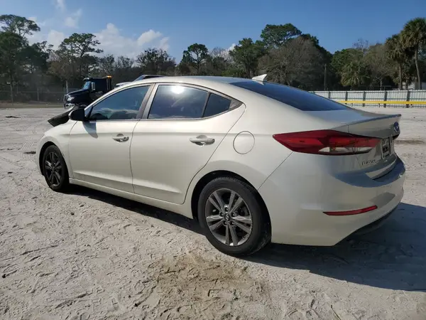 5NPD84LF9JH219612 2018 HYUNDAI ELANTRA - Image 2
