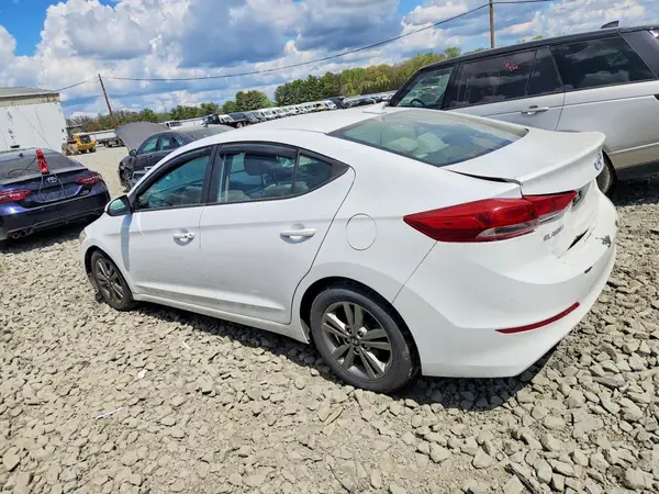 5NPD84LF9JH227306 2018 HYUNDAI ELANTRA - Image 2