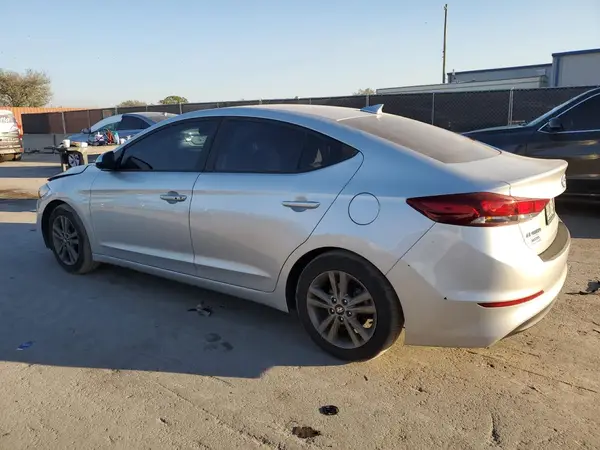 5NPD84LF9JH230528 2018 HYUNDAI ELANTRA - Image 2