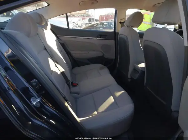 5NPD84LF9JH231808 2018 HYUNDAI ELANTRA - Image 8
