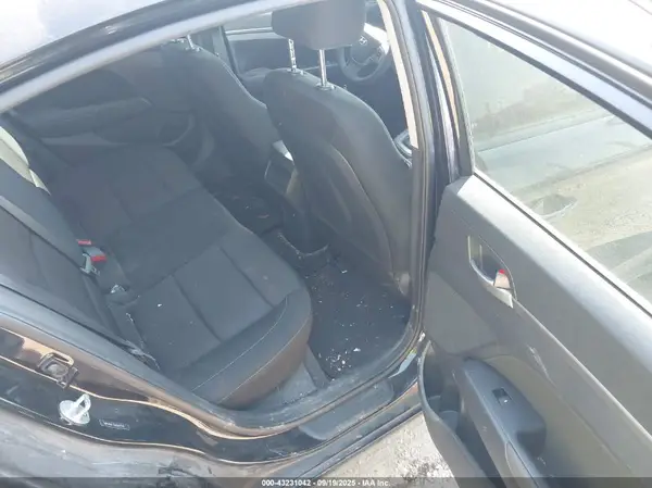 5NPD84LF9JH241576 2018 HYUNDAI ELANTRA - Image 8