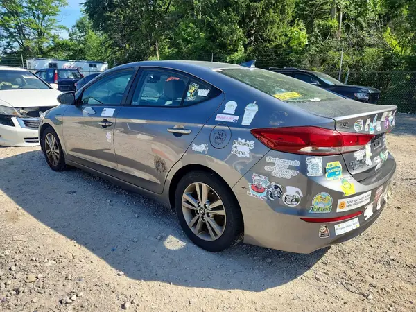5NPD84LF9JH256384 2018 HYUNDAI ELANTRA - Image 2