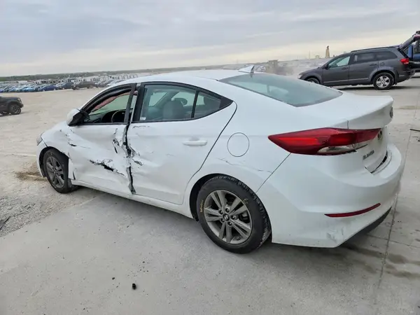5NPD84LF9JH265909 2018 HYUNDAI ELANTRA - Image 2