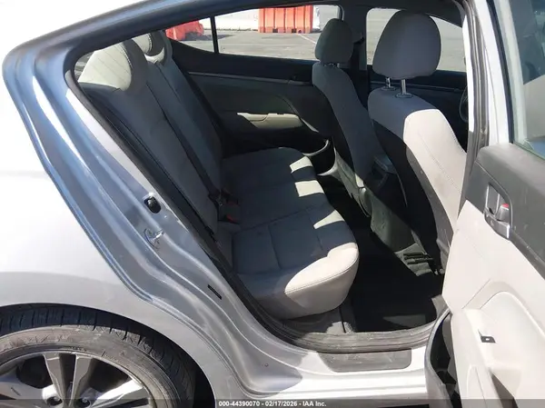 5NPD84LF9JH267627 2018 HYUNDAI ELANTRA - Image 8