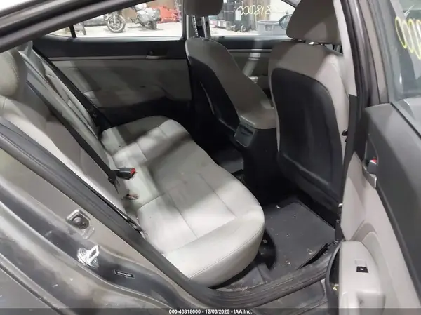 5NPD84LF9JH270060 2018 HYUNDAI ELANTRA - Image 8