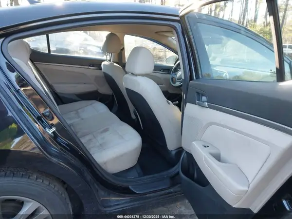 5NPD84LF9JH283925 2018 HYUNDAI ELANTRA - Image 8