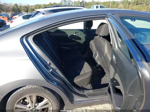 5NPD84LF9JH300335 2018 HYUNDAI ELANTRA - Image 8