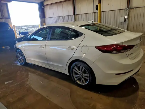 5NPD84LF9JH302215 2018 HYUNDAI ELANTRA - Image 2