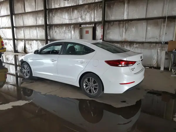 5NPD84LF9JH313666 2018 HYUNDAI ELANTRA - Image 2