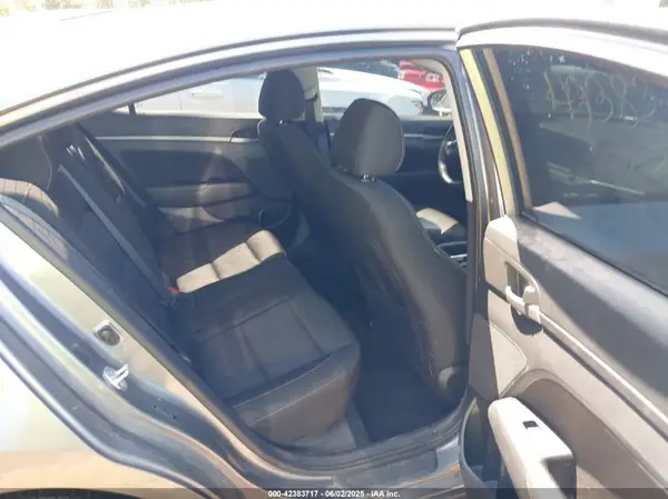 5NPD84LF9JH319256 2018 HYUNDAI ELANTRA - Image 8