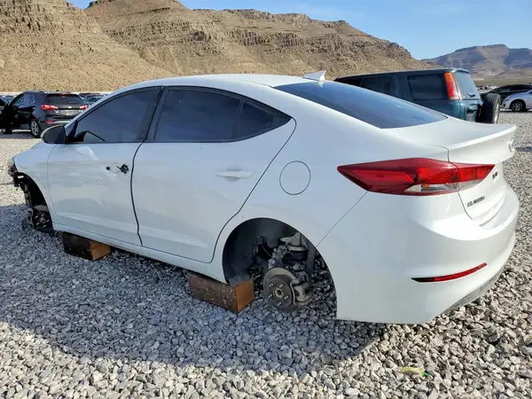 5NPD84LF9JH327227 2018 HYUNDAI ELANTRA - Image 2