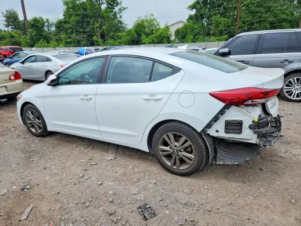5NPD84LF9JH358574 2018 HYUNDAI ELANTRA - Image 2