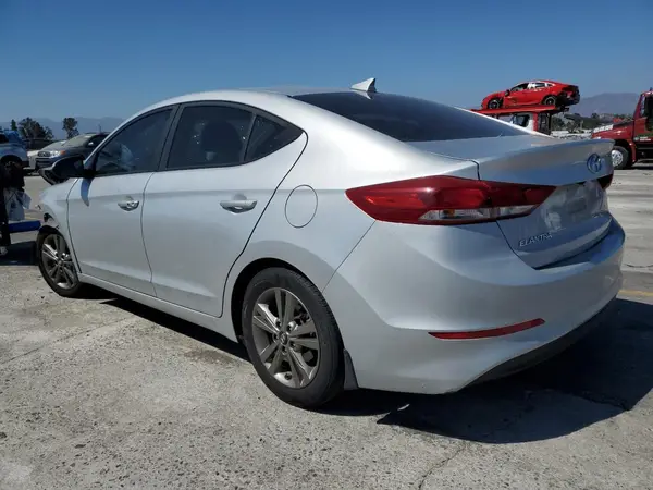 5NPD84LF9JH359692 2018 HYUNDAI ELANTRA - Image 2
