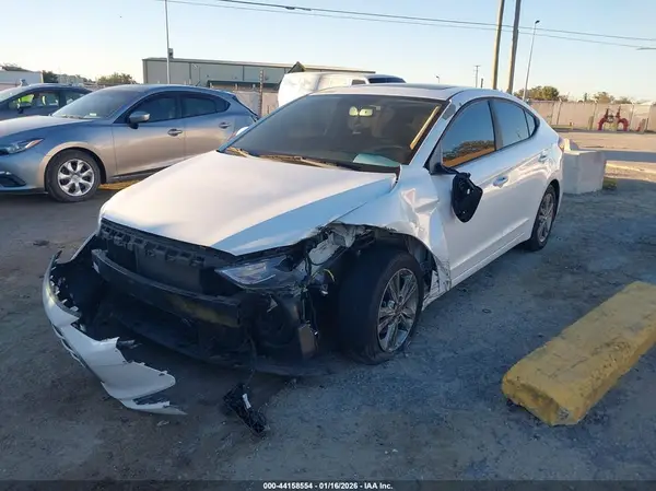 5NPD84LF9JH360051 2018 HYUNDAI ELANTRA - Image 2