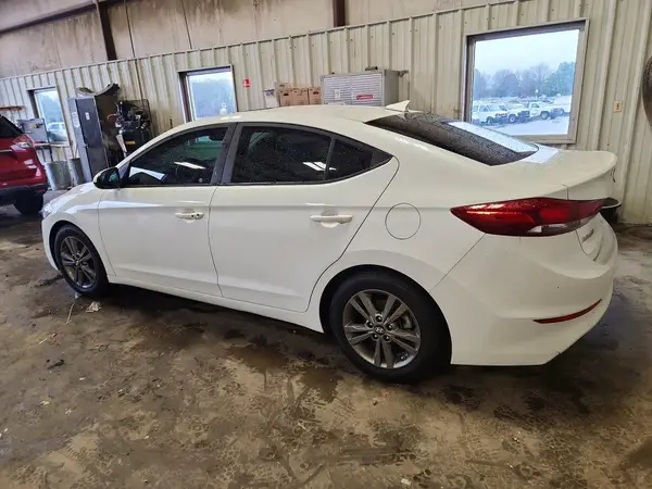 5NPD84LF9JH388013 2018 HYUNDAI ELANTRA - Image 2