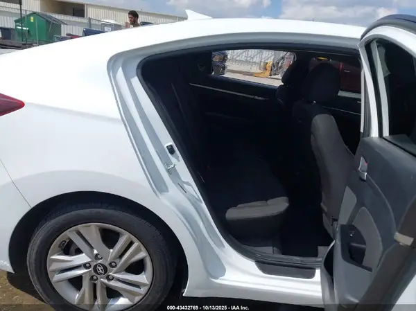 5NPD84LF9KH457848 2019 HYUNDAI ELANTRA - Image 8