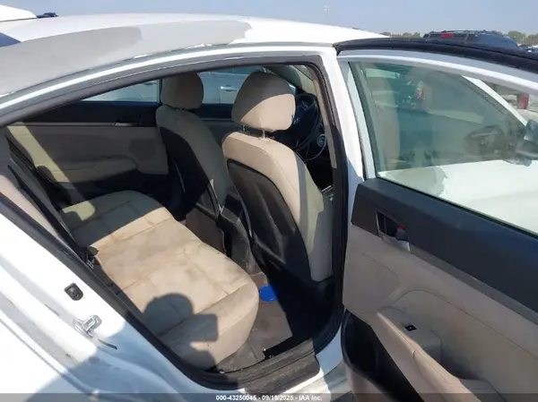 5NPD84LFXHH005366 2017 HYUNDAI ELANTRA - Image 8