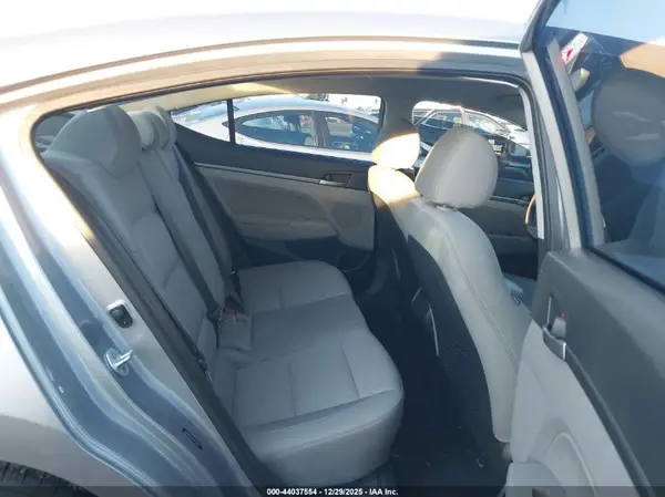 5NPD84LFXHH017677 2017 HYUNDAI ELANTRA - Image 8