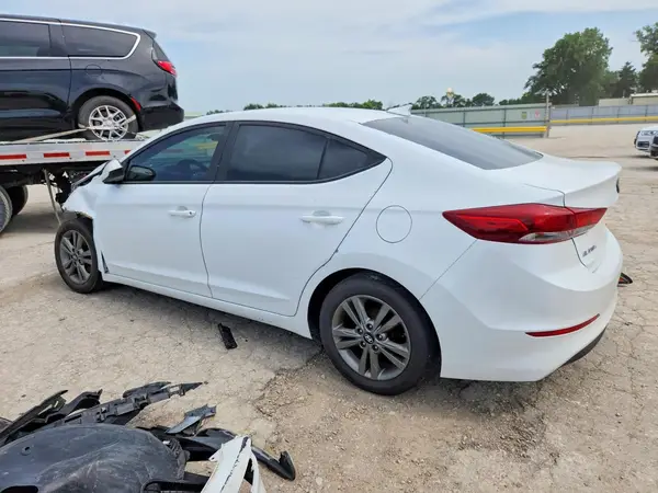 5NPD84LFXHH023978 2017 HYUNDAI ELANTRA - Image 2