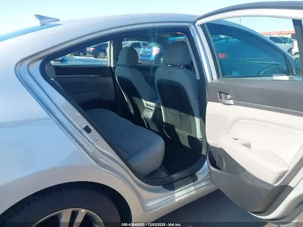 5NPD84LFXHH091021 2017 HYUNDAI ELANTRA - Image 8