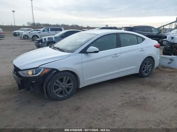 5NPD84LFXHH095313 2017 HYUNDAI ELANTRA - Image 2