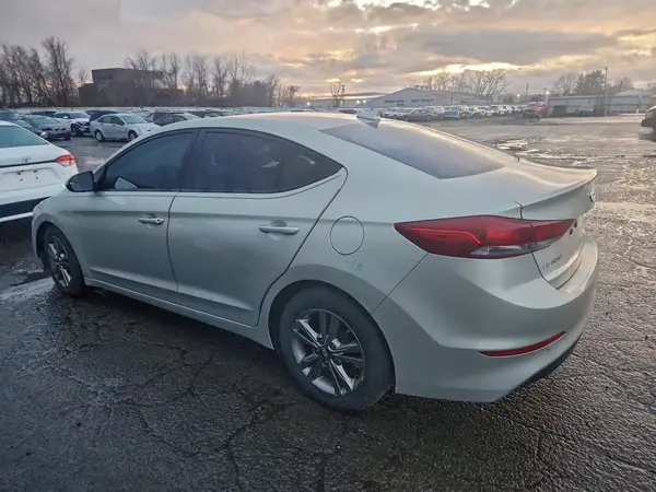 5NPD84LFXHH104107 2017 HYUNDAI ELANTRA - Image 2