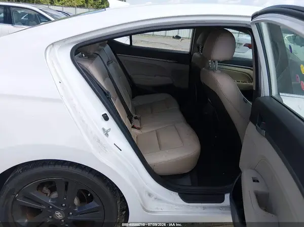 5NPD84LFXHH120520 2017 HYUNDAI ELANTRA - Image 8