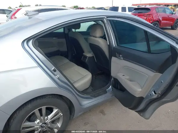 5NPD84LFXHH121134 2017 HYUNDAI ELANTRA - Image 8