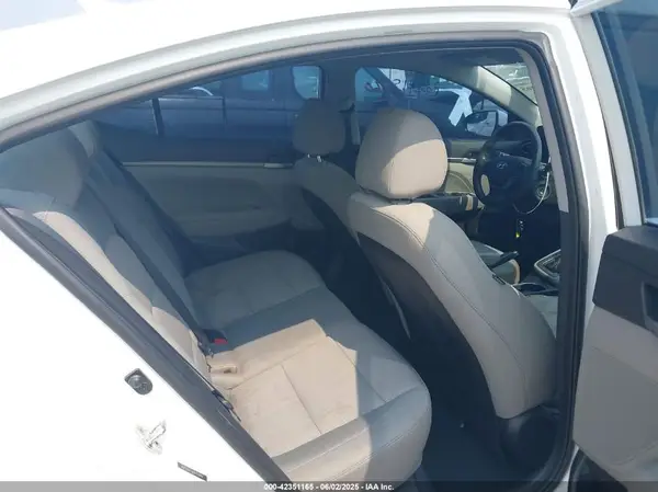 5NPD84LFXHH155008 2017 HYUNDAI ELANTRA - Image 8