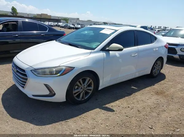 5NPD84LFXHH172052 2017 HYUNDAI ELANTRA - Image 2