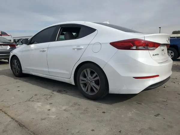 5NPD84LFXHH176439 2017 HYUNDAI ELANTRA - Image 2