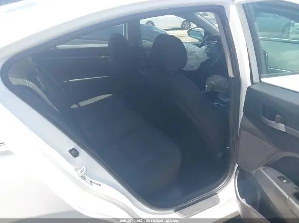 5NPD84LFXHH177395 2017 HYUNDAI ELANTRA - Image 8