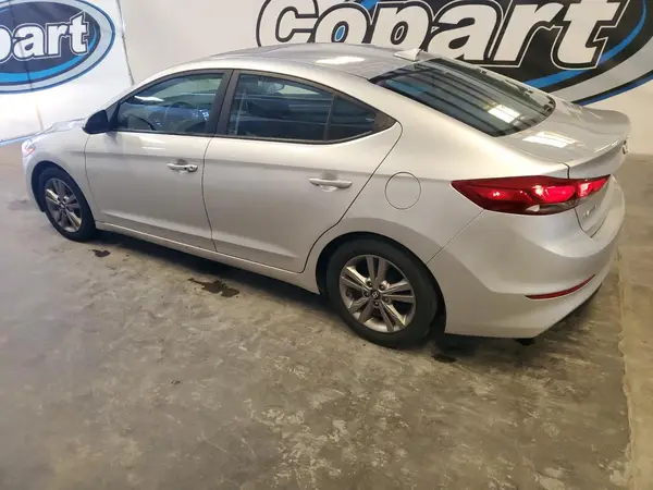 5NPD84LFXHH190695 2017 HYUNDAI ELANTRA - Image 2