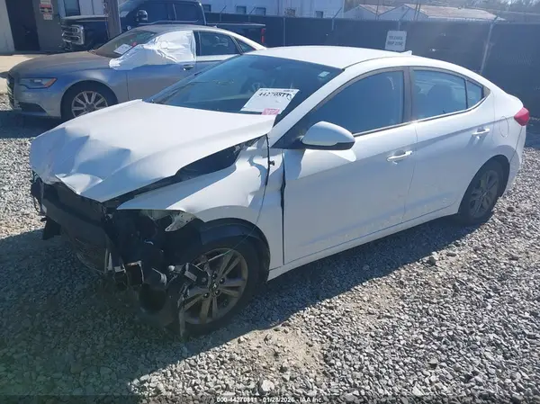 5NPD84LFXJH215472 2018 HYUNDAI ELANTRA - Image 2